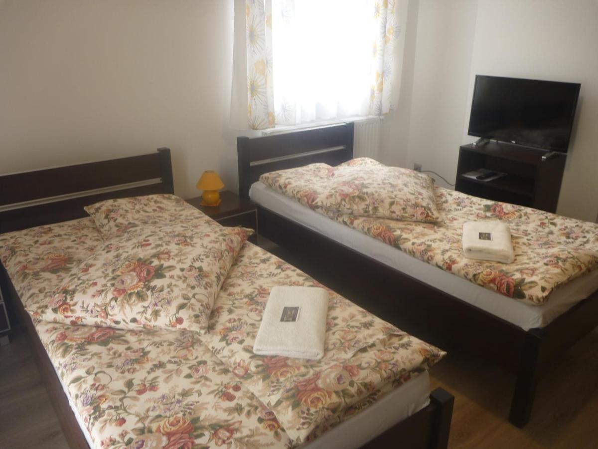 Osrodek Wypoczynkowy Nad Stawem - Holiday Resort By The Lake - Erholungsheim Am See - Prazdninovy Dum U Jezera Kudowa Zdroj Room photo